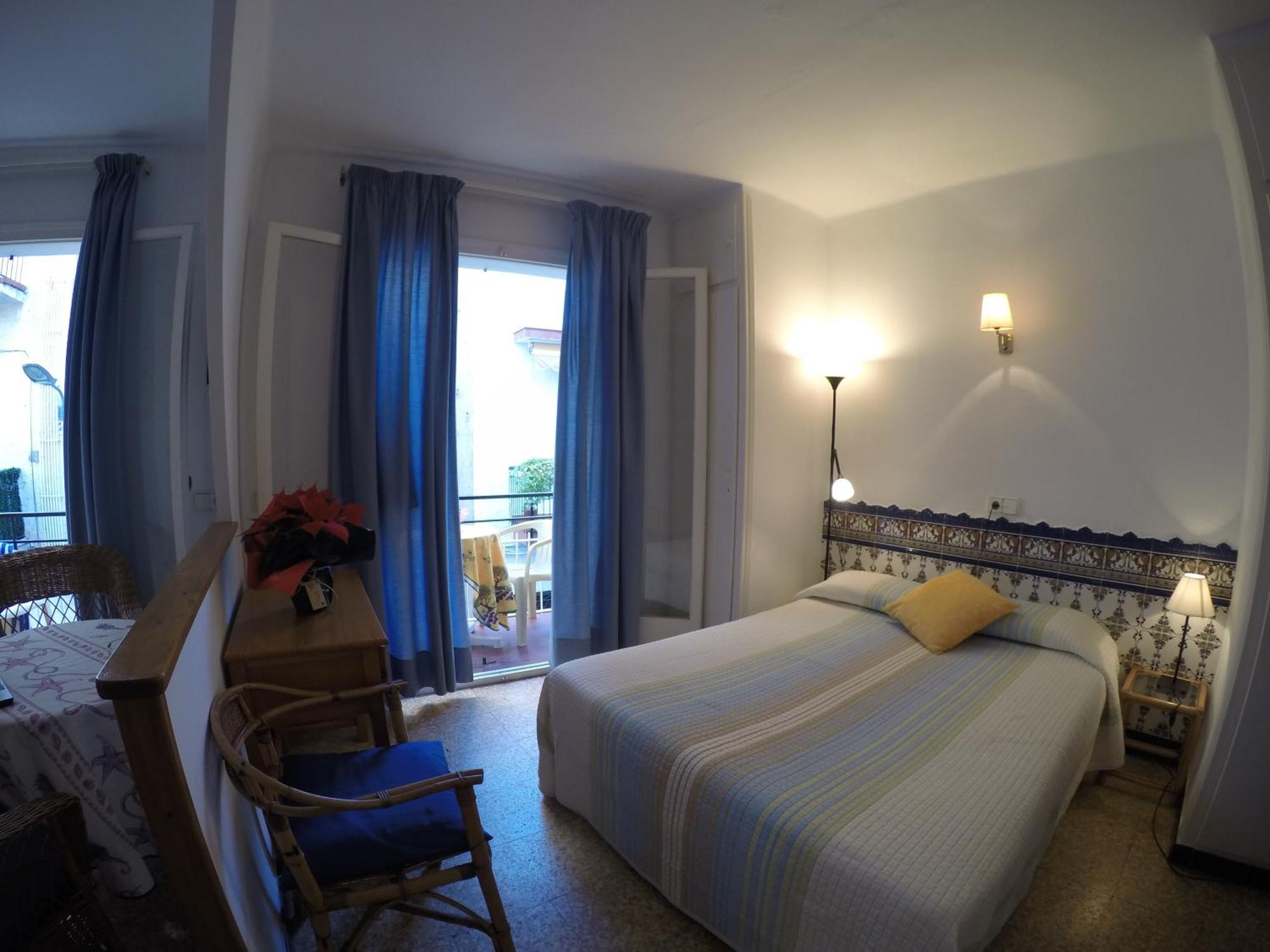 Apartamentos Montserrat Сиджес Номер фото