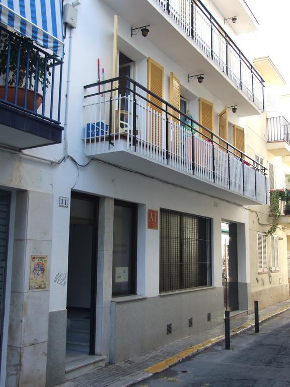 Apartamentos Montserrat Сиджес Экстерьер фото