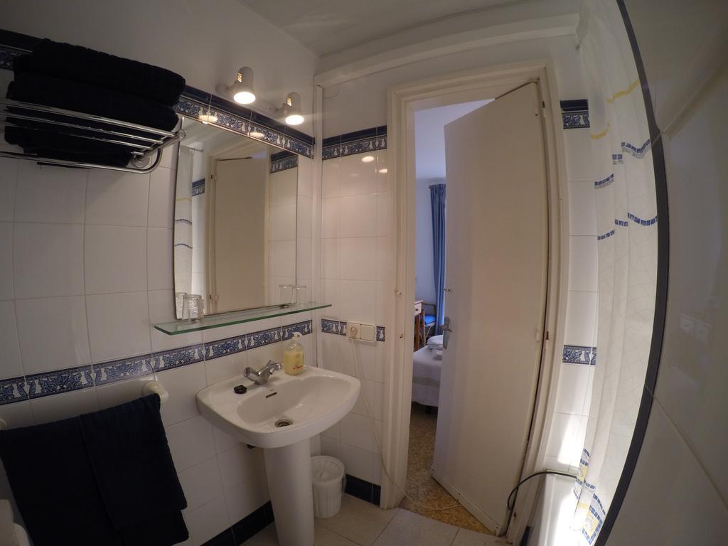 Apartamentos Montserrat Сиджес Экстерьер фото