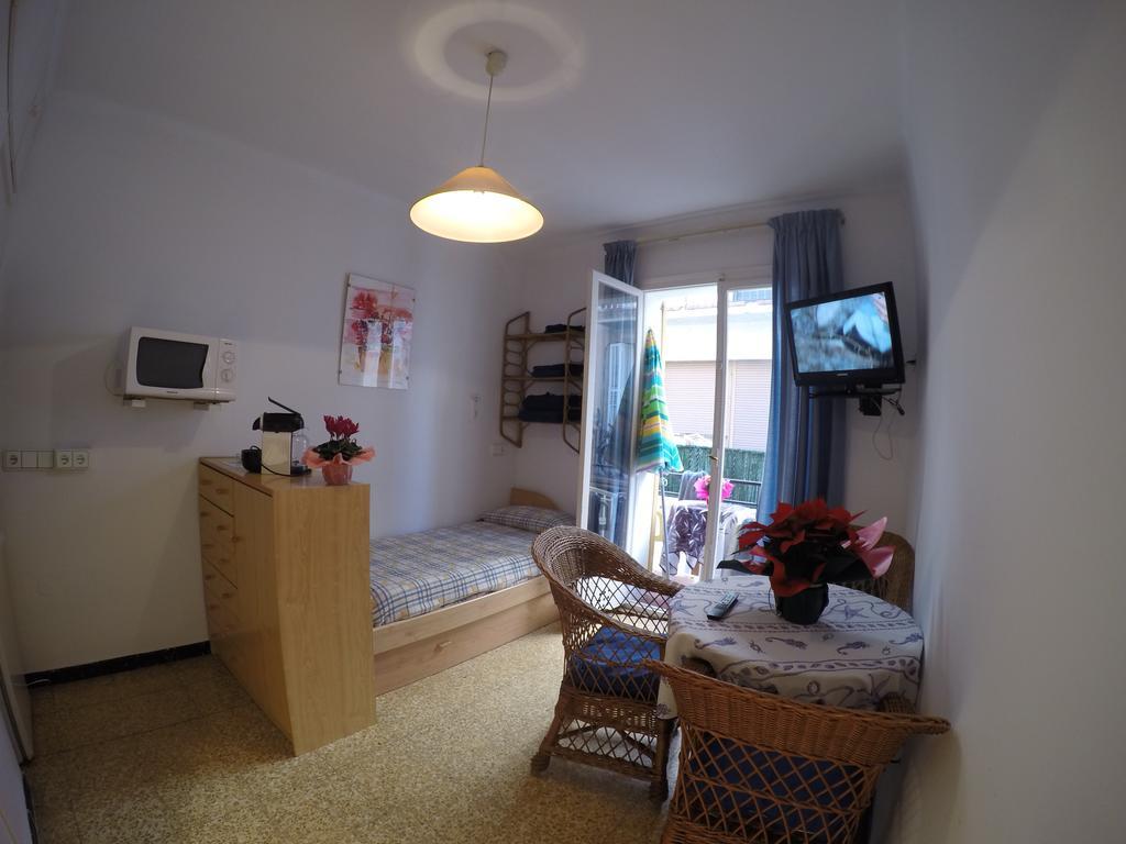 Apartamentos Montserrat Сиджес Экстерьер фото
